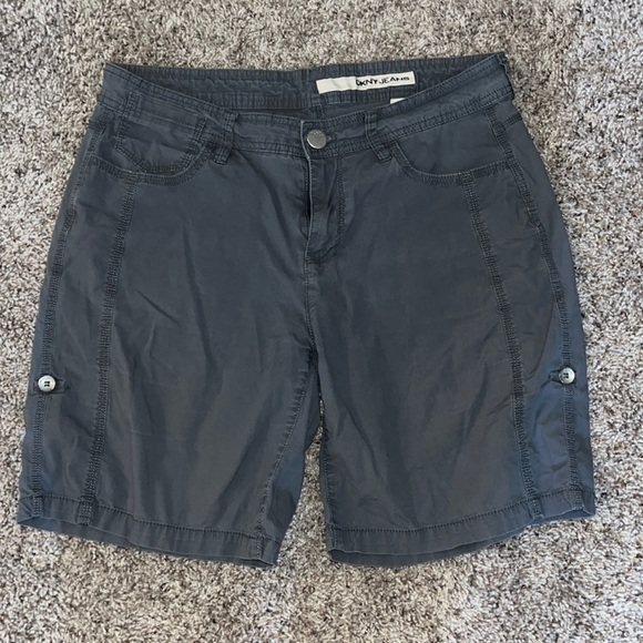 DKNY women’s size 6 grey shorts - Picture 1 of 2